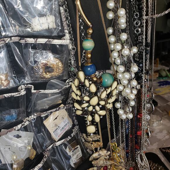 10 piece NWT Item Fashion Jewelry Not So Mystery Mystery Box - Picture 8 of 8